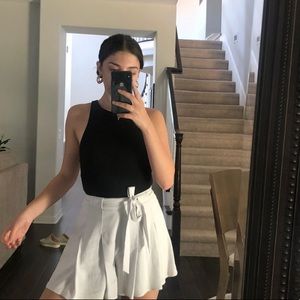 Aritzia Pleated flowy shorts